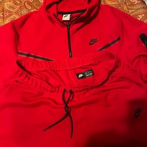 Nike Tech Set Top & Bottom 2xl Red & Black 🔥🔥